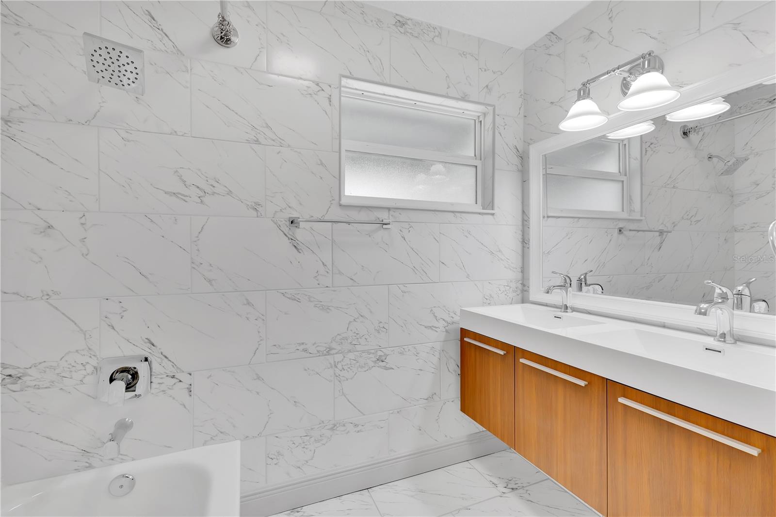 COLLEGE MANOR UNIT 02 - Residential