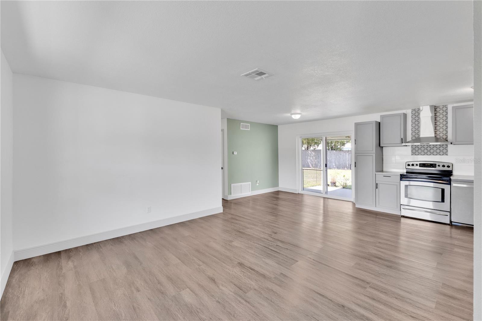 COLLEGE MANOR UNIT 02 - Residential