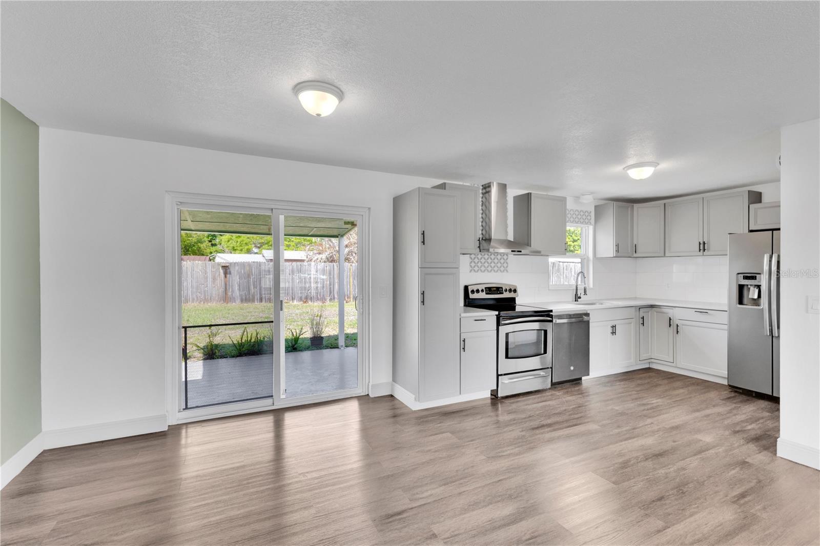 COLLEGE MANOR UNIT 02 - Residential