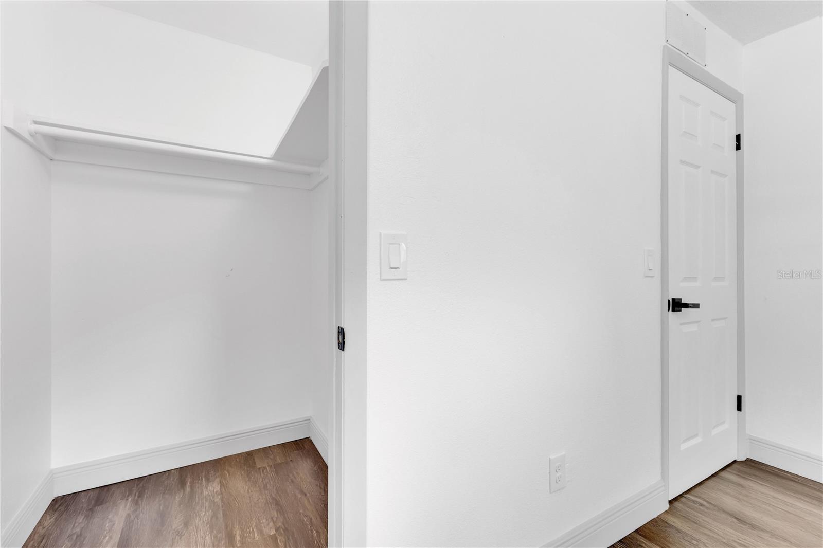 COLLEGE MANOR UNIT 02 - Residential