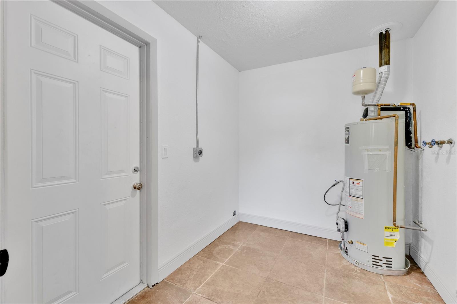 COLLEGE MANOR UNIT 02 - Residential