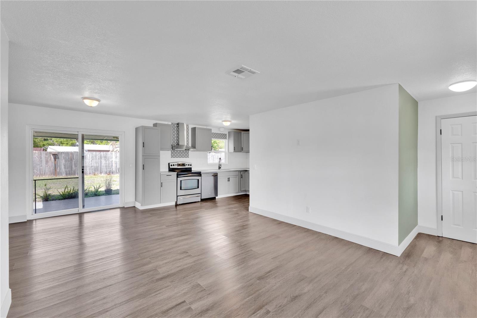 COLLEGE MANOR UNIT 02 - Residential