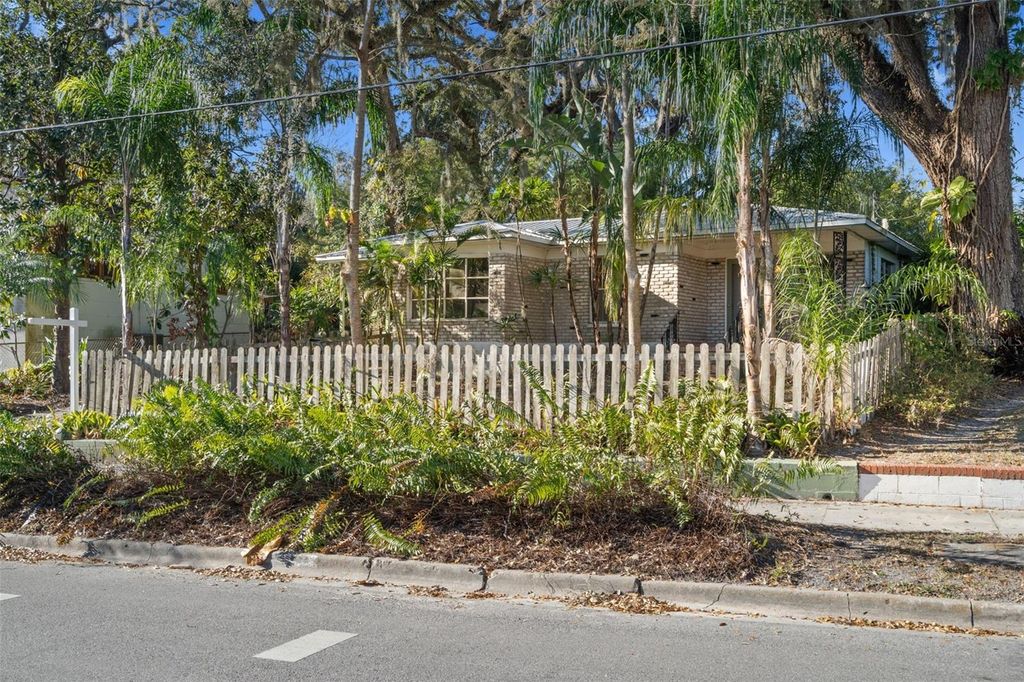 Photo of 1409 E Park Circle, Tampa, FL 33604 (MLS # TB8476474)