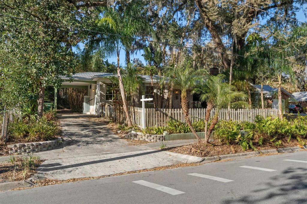 Photo of 1409 E Park Circle, Tampa, FL 33604 (MLS # TB8476474)