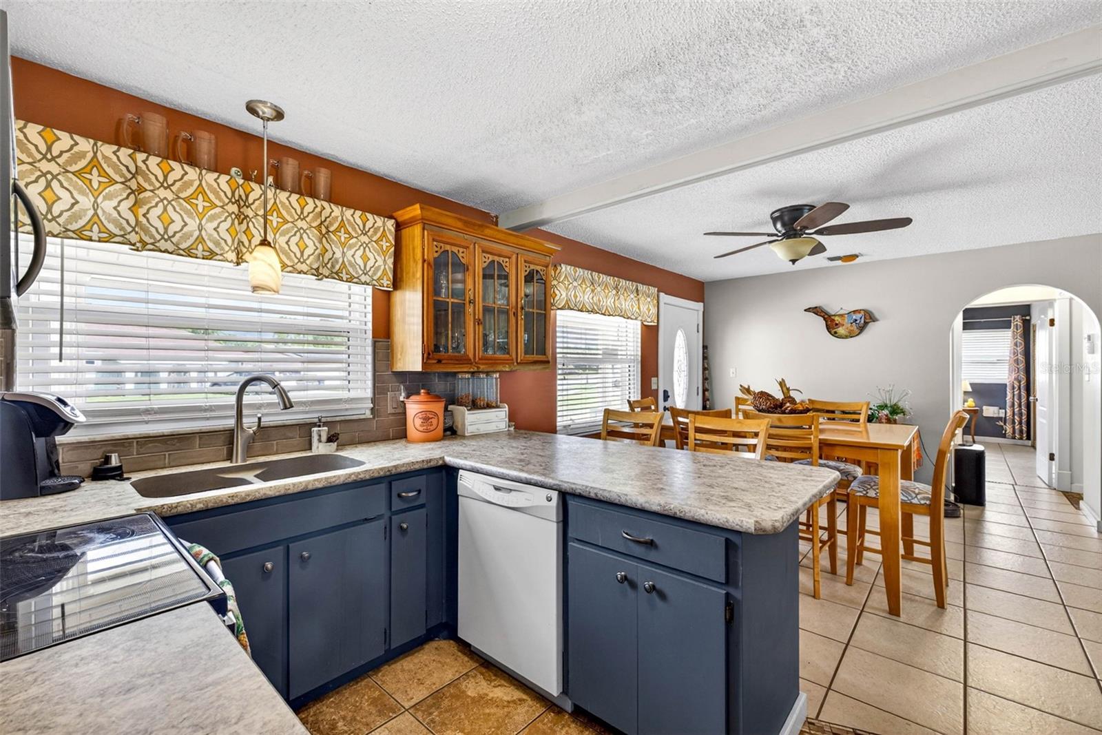 LAKE DOROTHEA GROVE - Residential
