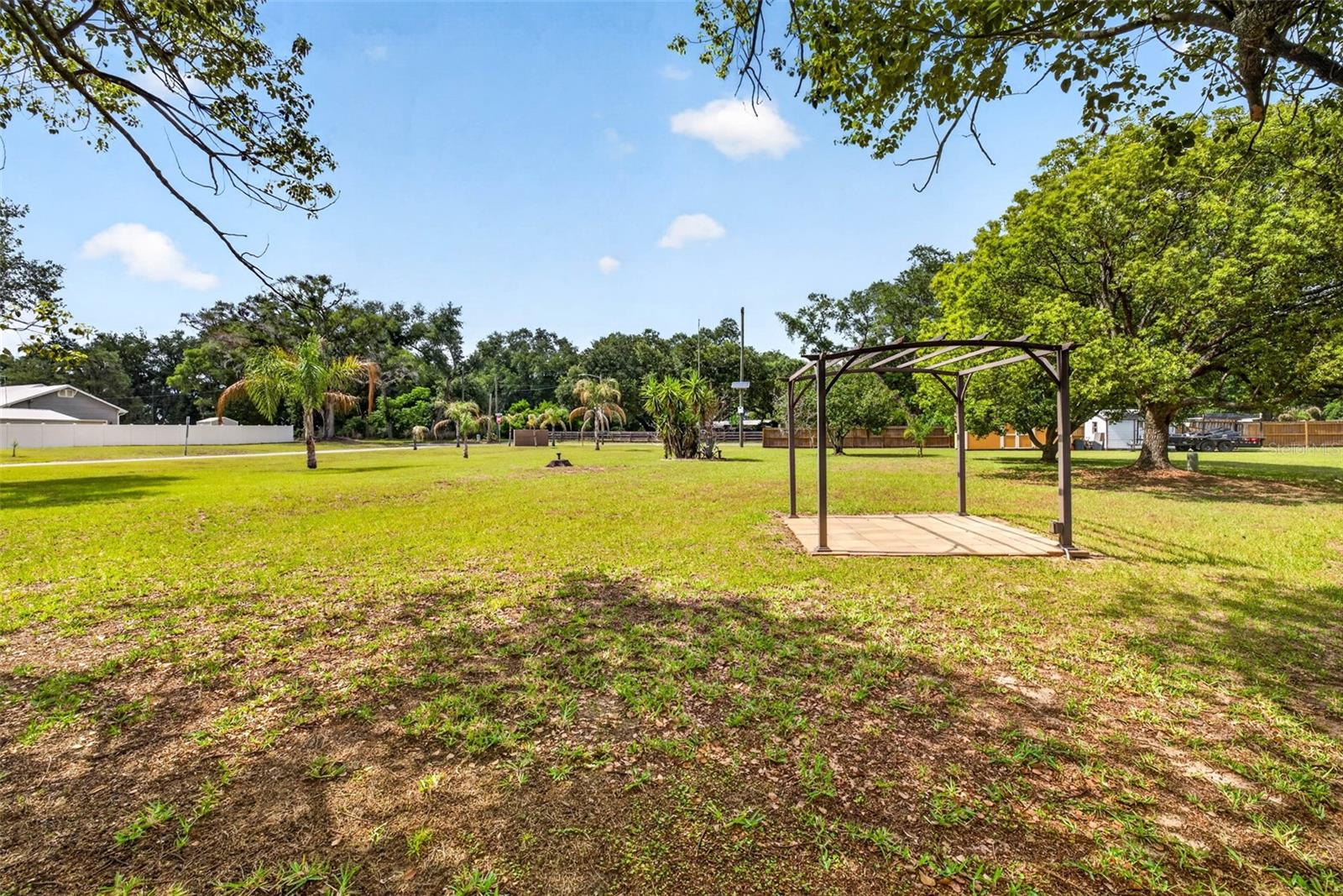 LAKE DOROTHEA GROVE - Residential