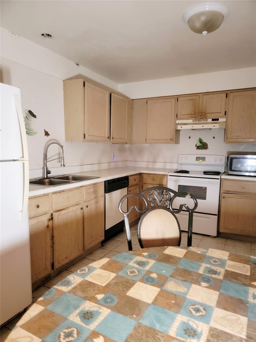1394 SAN LUIS COURT