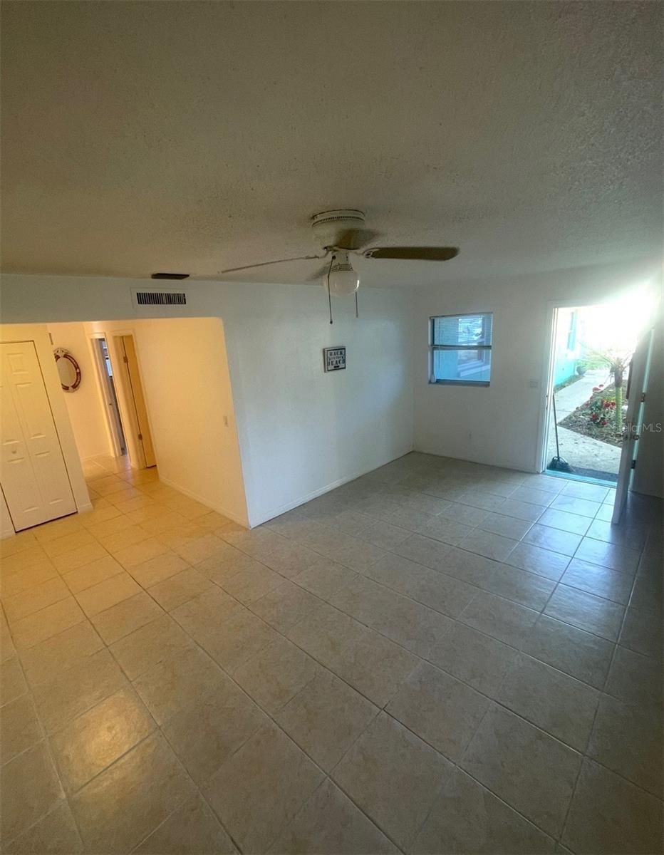 LAKE PALMS SEC 3 - Residential Lease