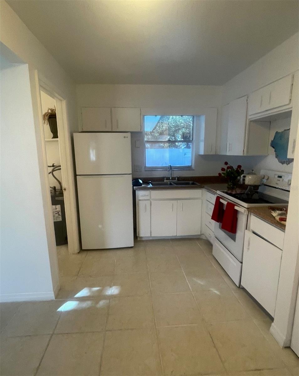 LAKE PALMS SEC 3 - Residential Lease