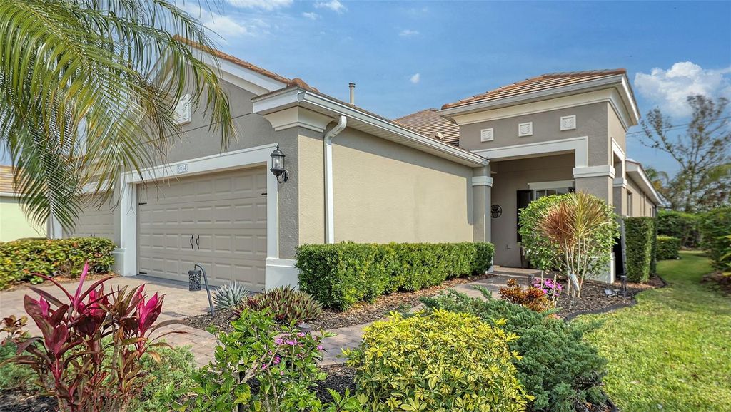 Photo of 5034 Maymont Park Circle, Bradenton, FL 34203 (MLS # A4665672)