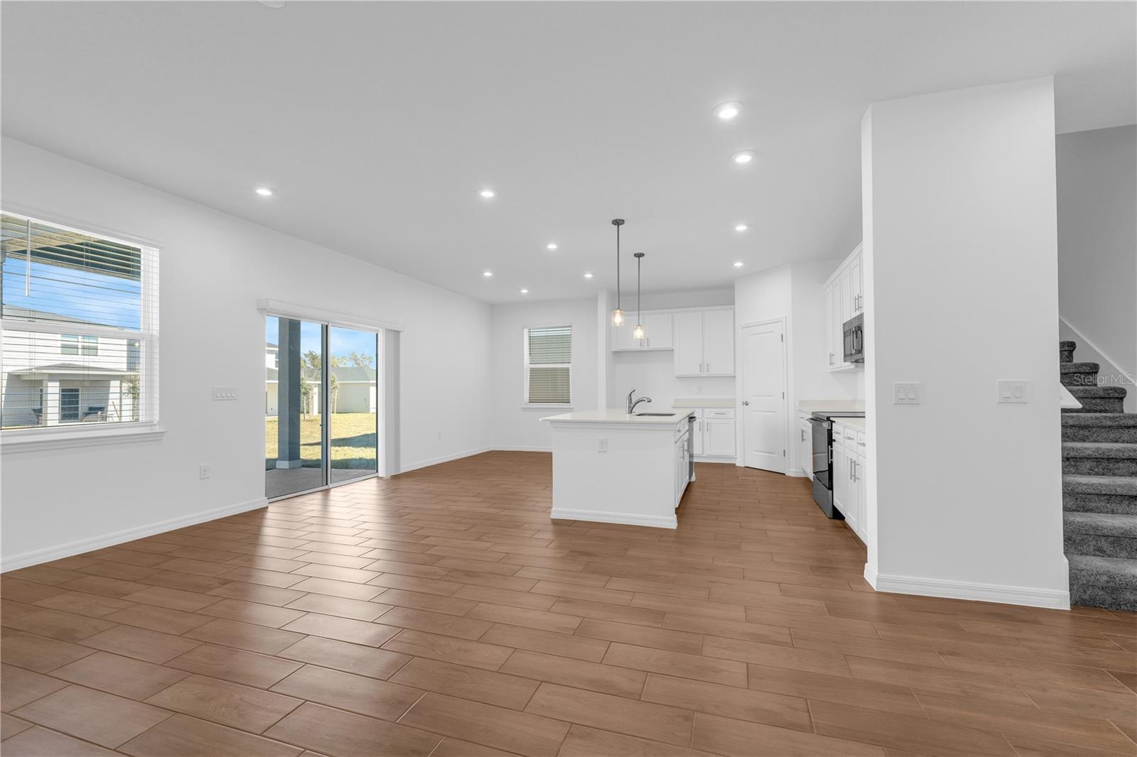 RESERVE AT COUNTRY CLUB LAKES ESTATES - Residential