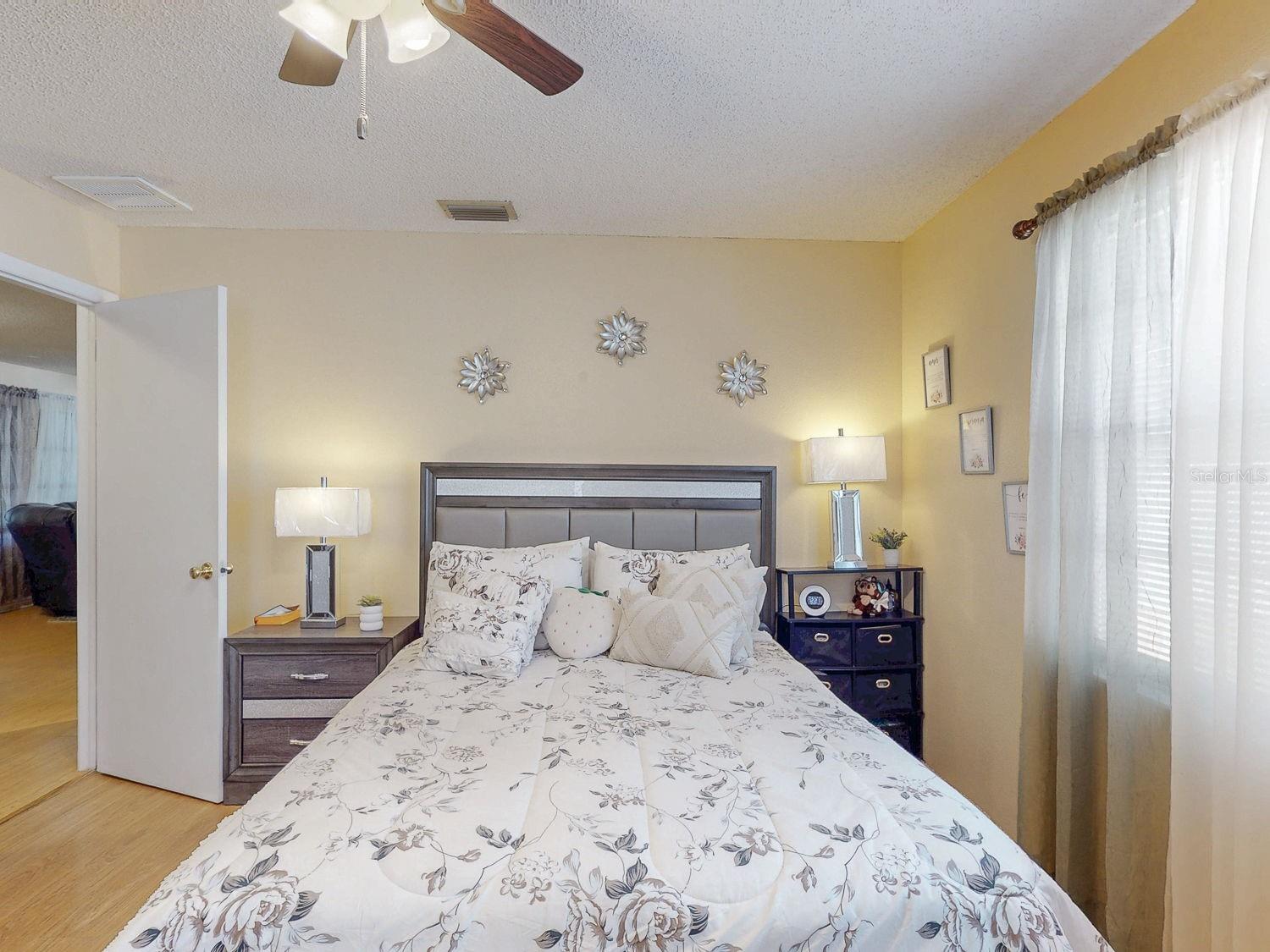 OAK VIEW MANOR - Residential