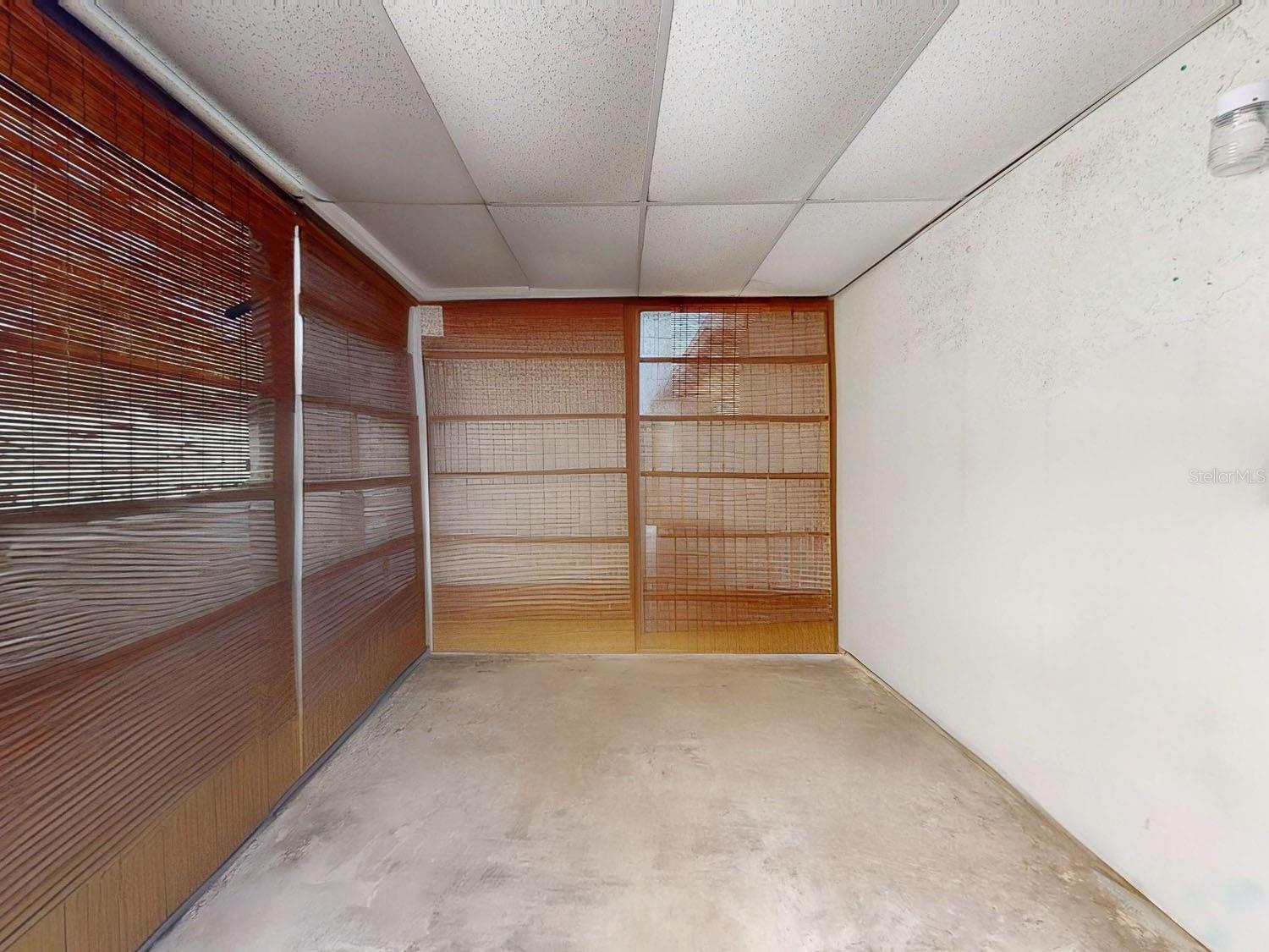 OAK VIEW MANOR - Residential