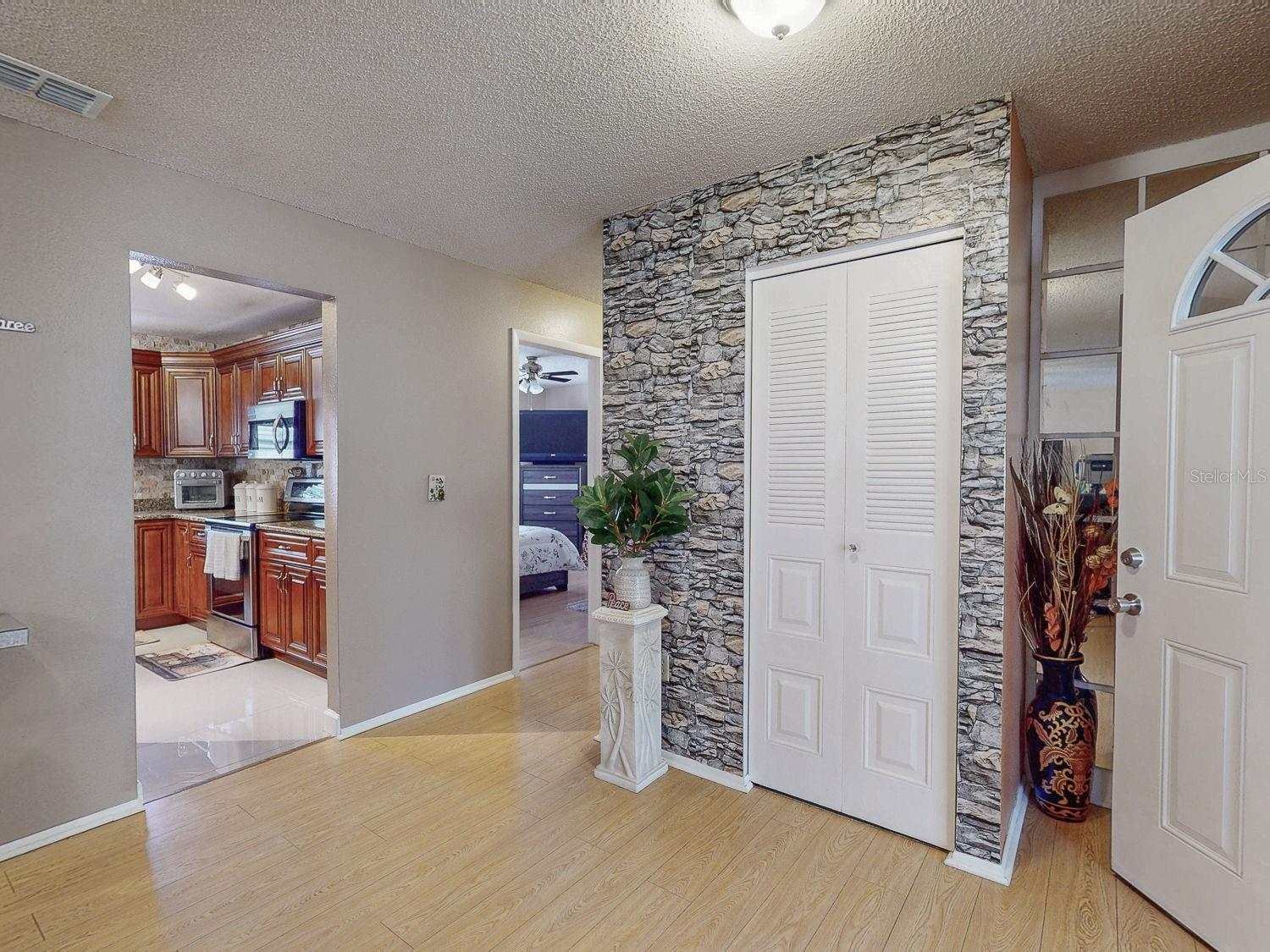 OAK VIEW MANOR - Residential