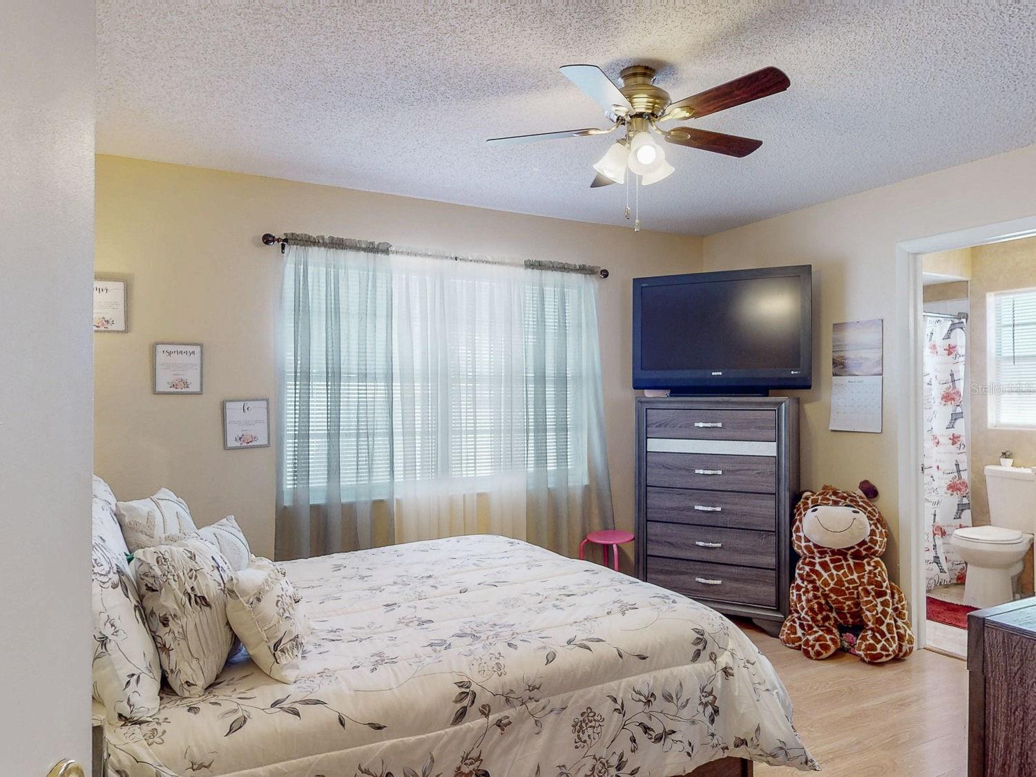 OAK VIEW MANOR - Residential