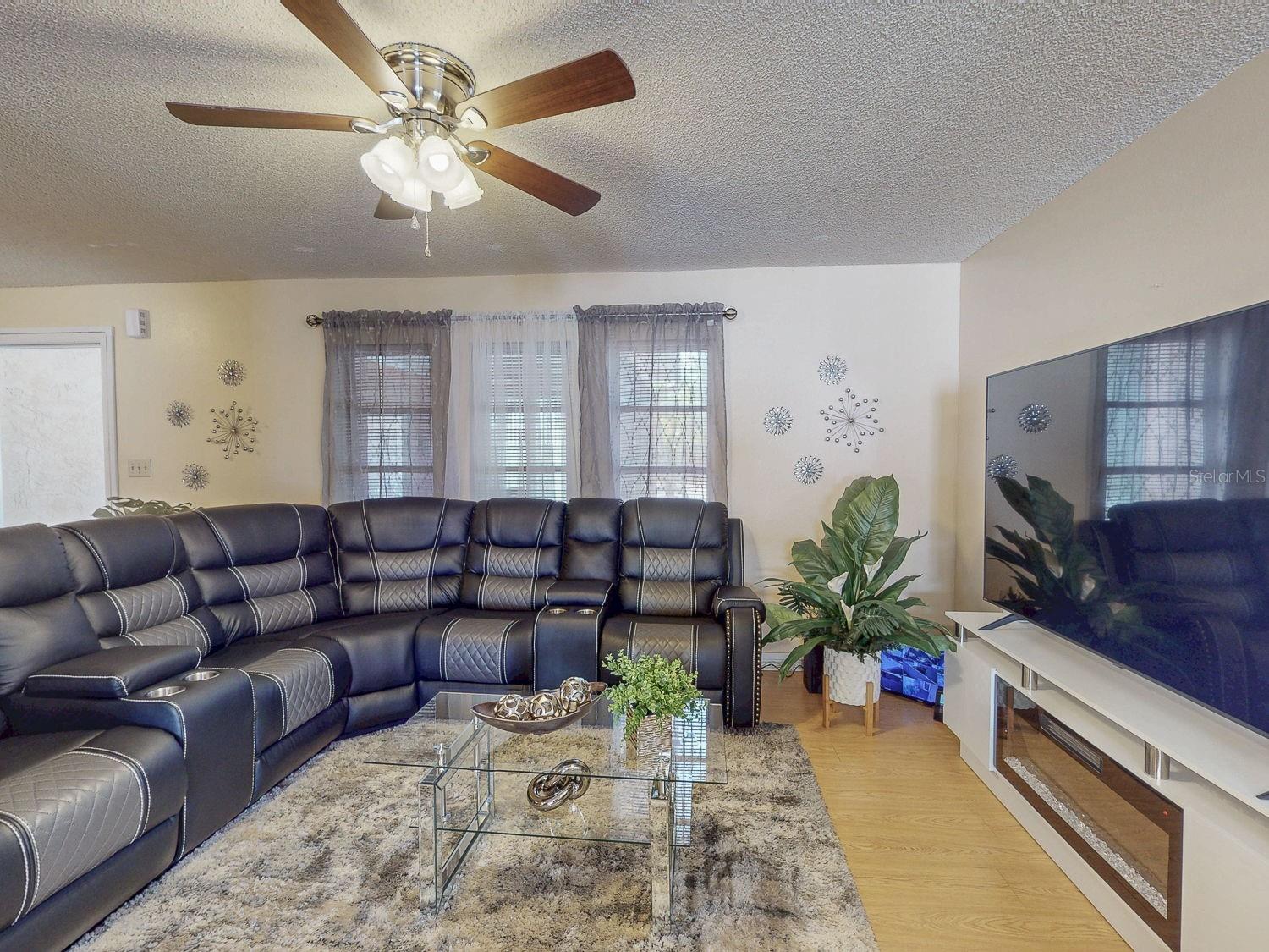 OAK VIEW MANOR - Residential