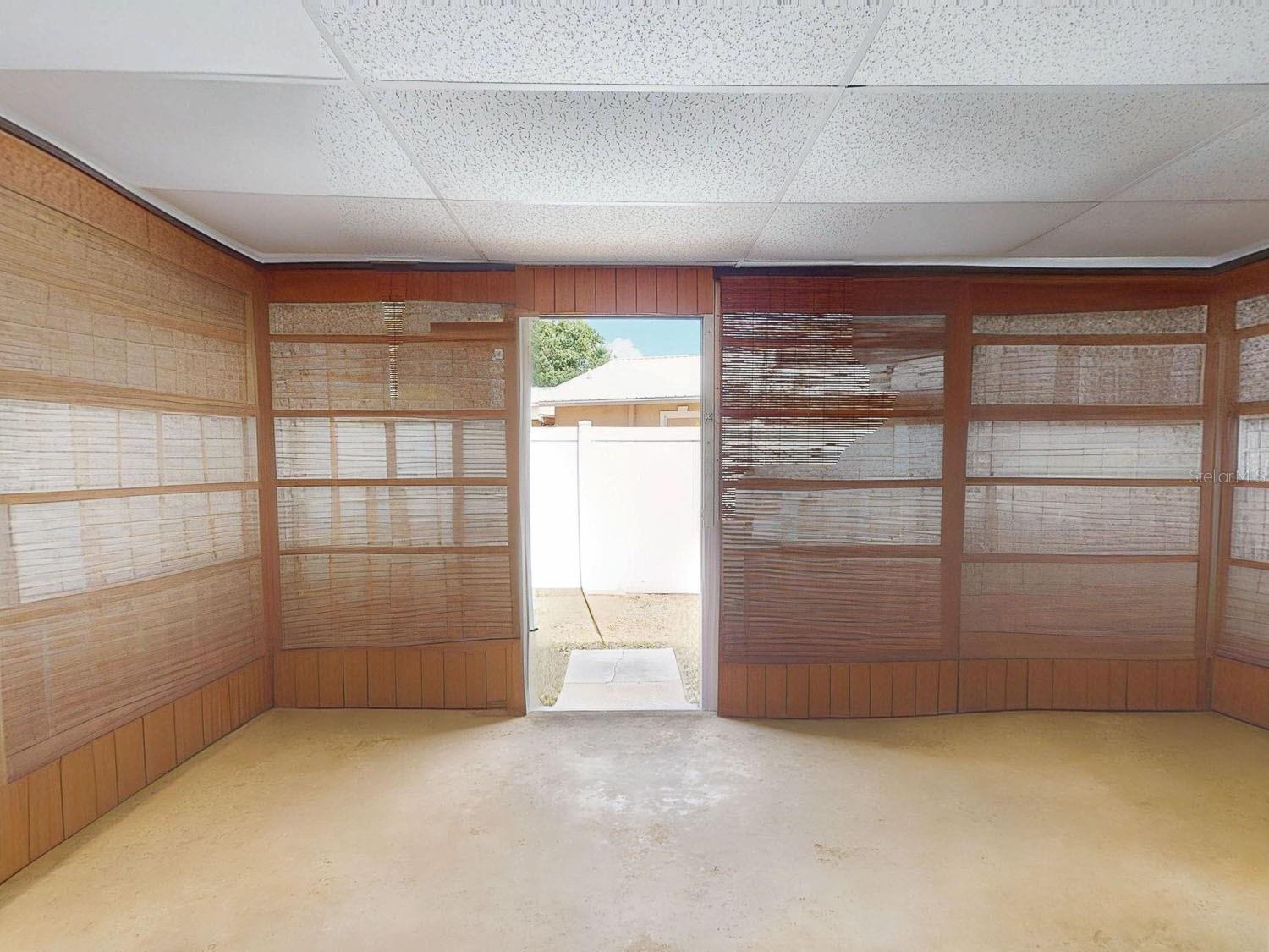 OAK VIEW MANOR - Residential