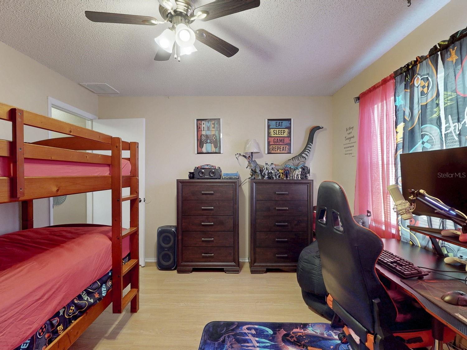 OAK VIEW MANOR - Residential