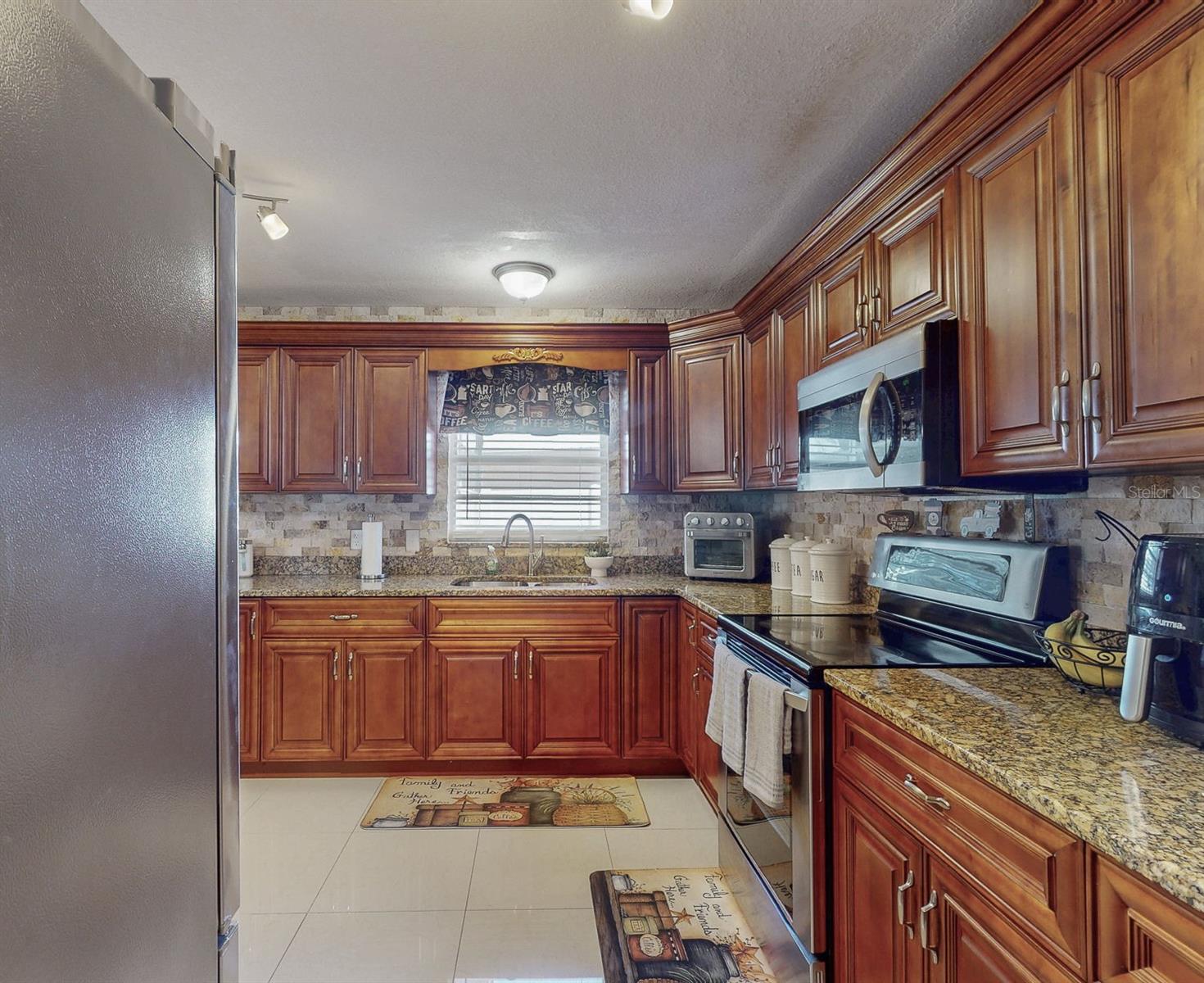 OAK VIEW MANOR - Residential