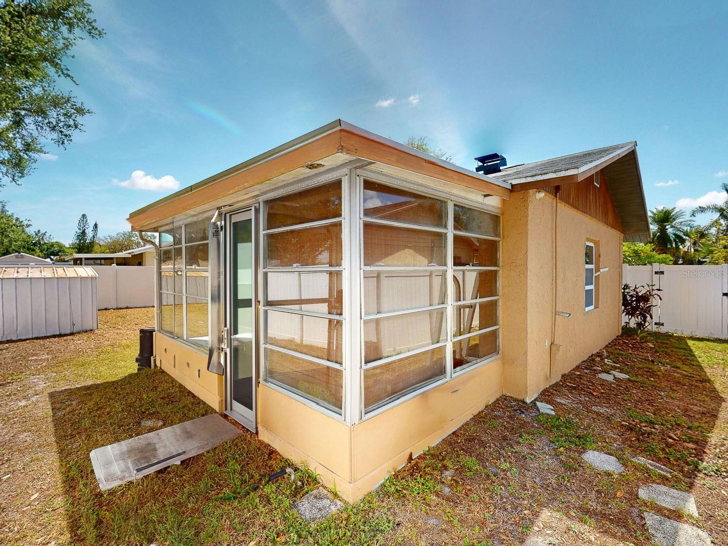 OAK VIEW MANOR - Residential