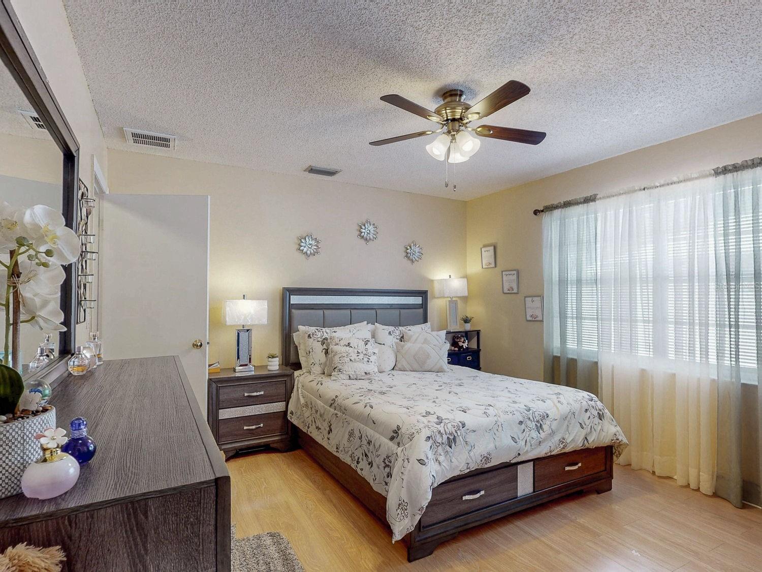 OAK VIEW MANOR - Residential