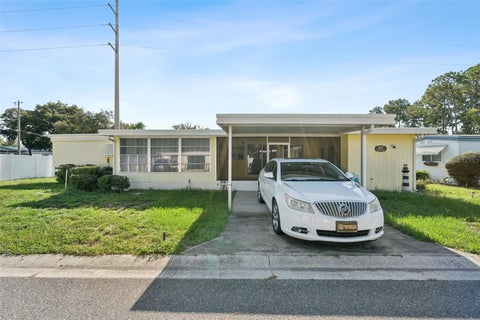 Photo of 20 Hawaiian Way, Leesburg, FL 34788 (MLS # O6436237)