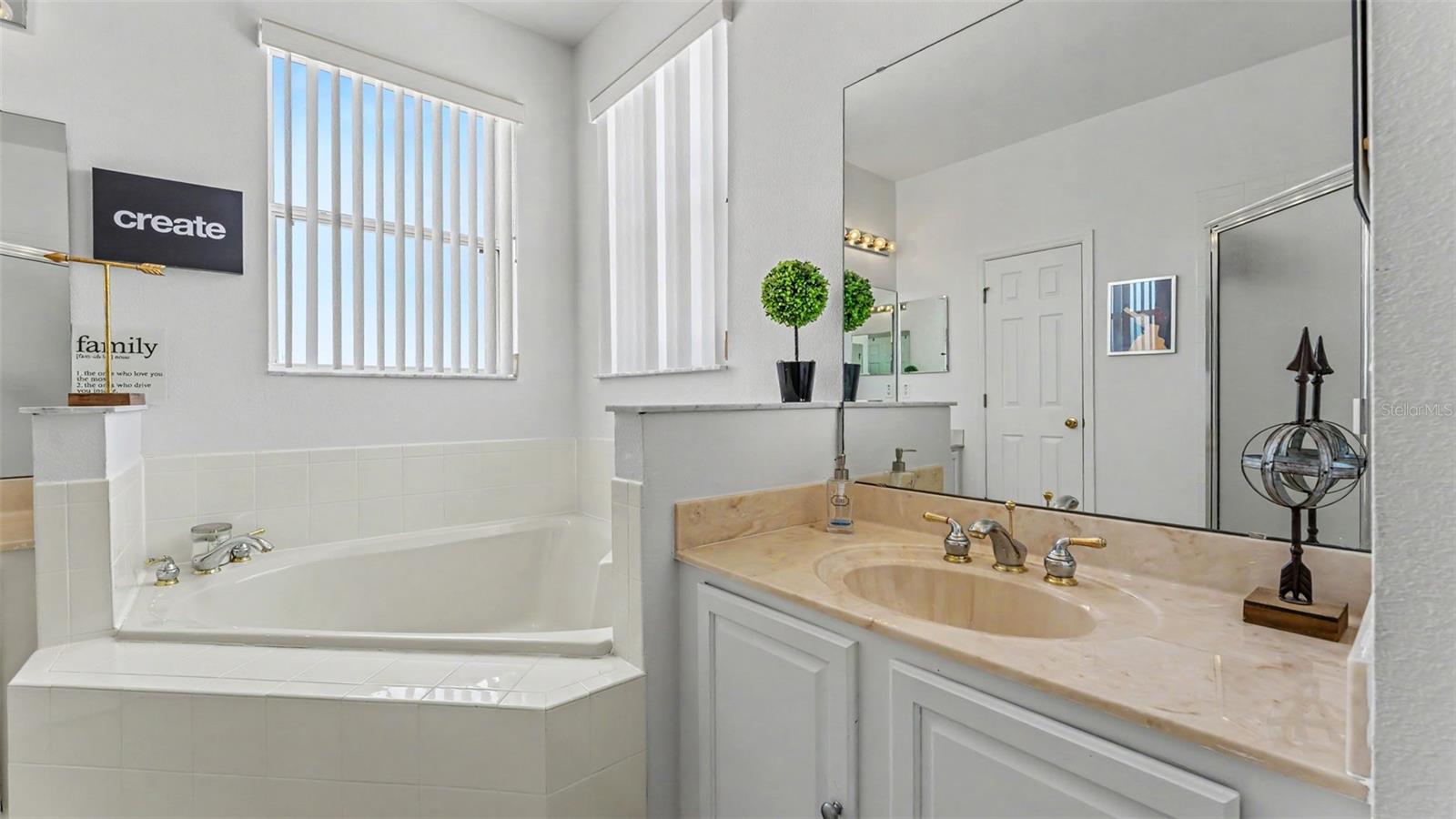 BELLALAGO PH 4P - Residential