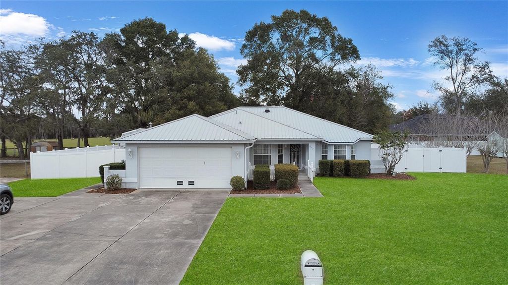 Photo of 9021 SE 155th Place, Summerfield, FL 34491 (MLS # W7881733)