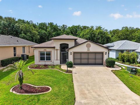 Photo of 20634 Queen Alexandra Drive, Leesburg, FL 34748 (MLS # G5112386)