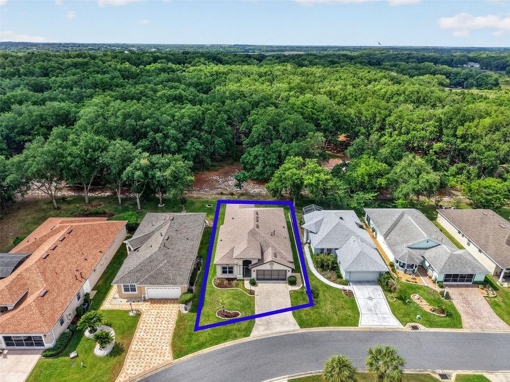 Photo of 20634 Queen Alexandra Drive, Leesburg, FL 34748 (MLS # G5112386)