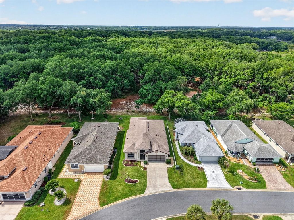 Photo of 20634 Queen Alexandra Drive, Leesburg, FL 34748 (MLS # G5112386)