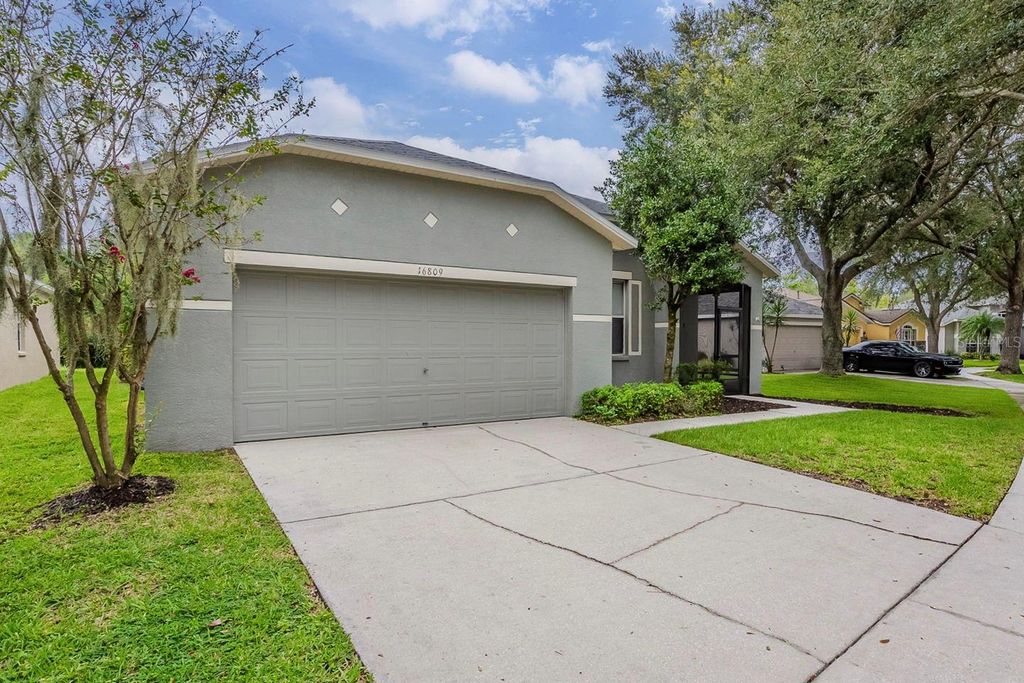 Photo of 16809 Hawkglen Place, Lithia, FL 33547 (MLS # O6333570)