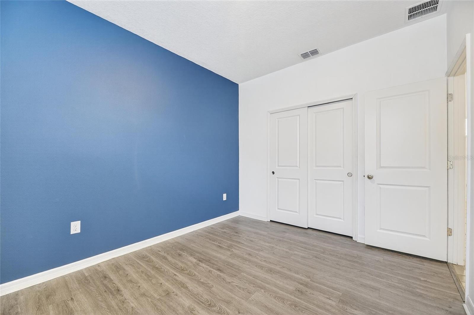 SOUTH FORK S & TR T - Residential Lease