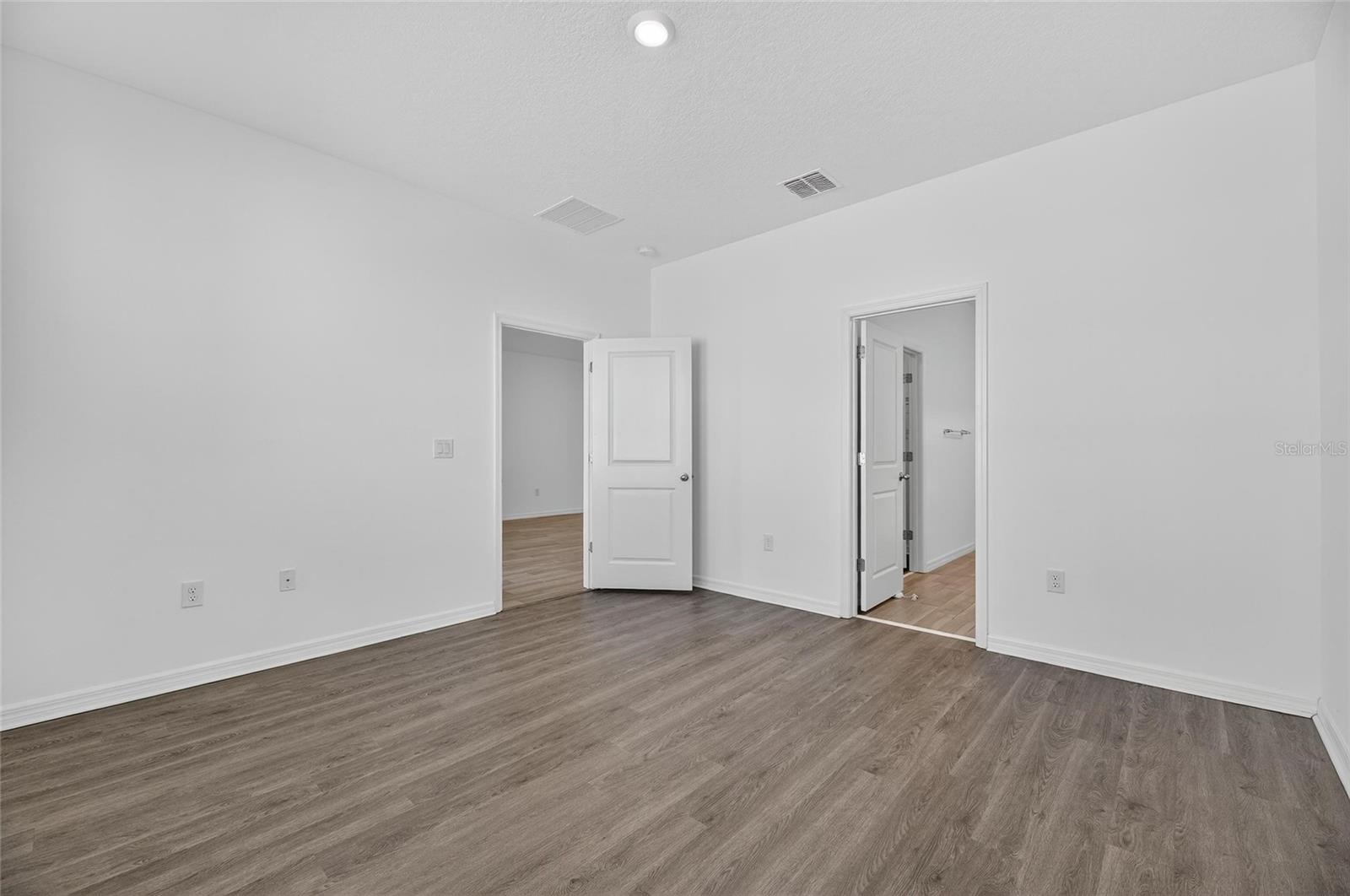 SOUTH FORK S & TR T - Residential Lease