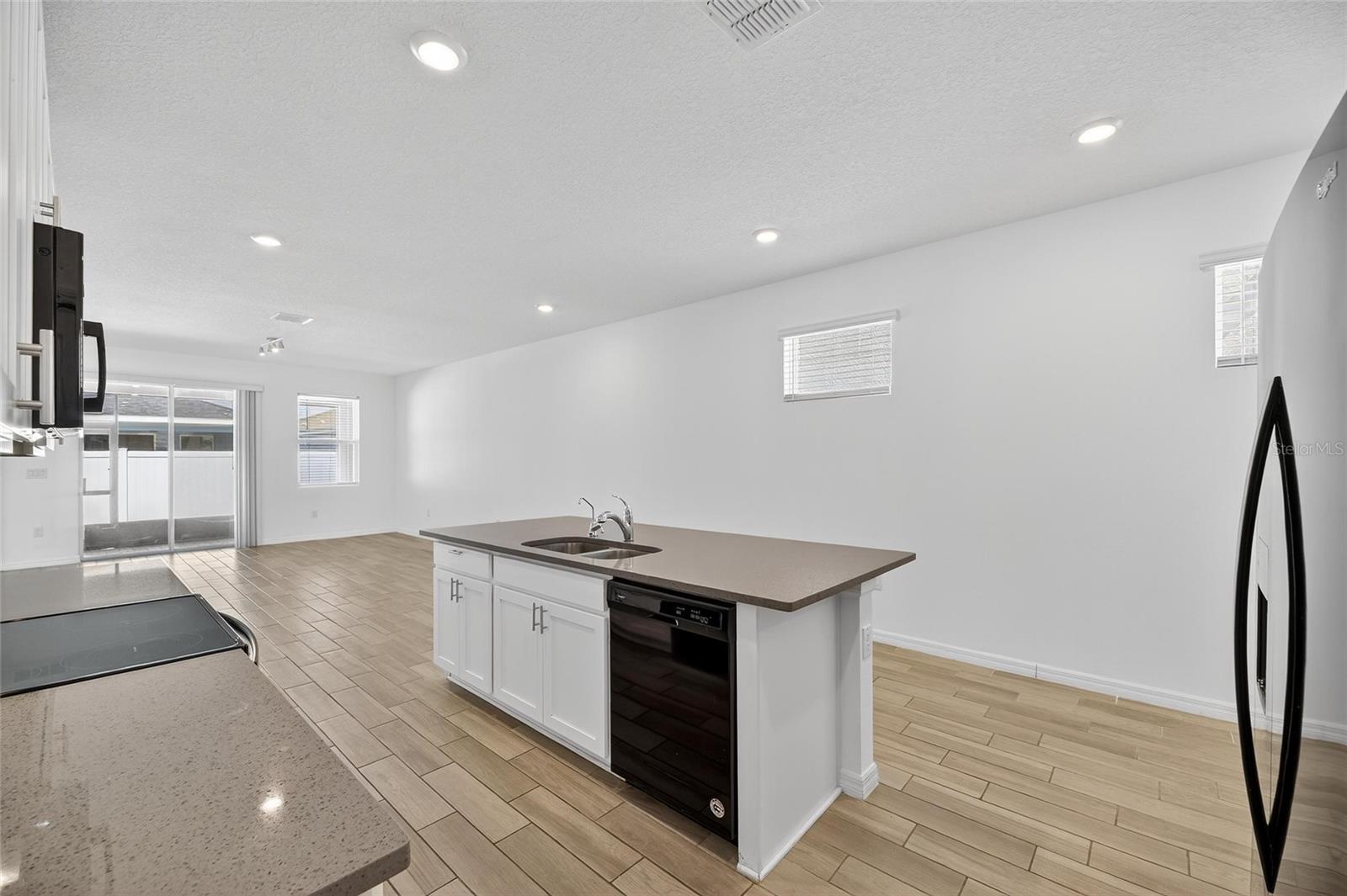 SOUTH FORK S & TR T - Residential Lease