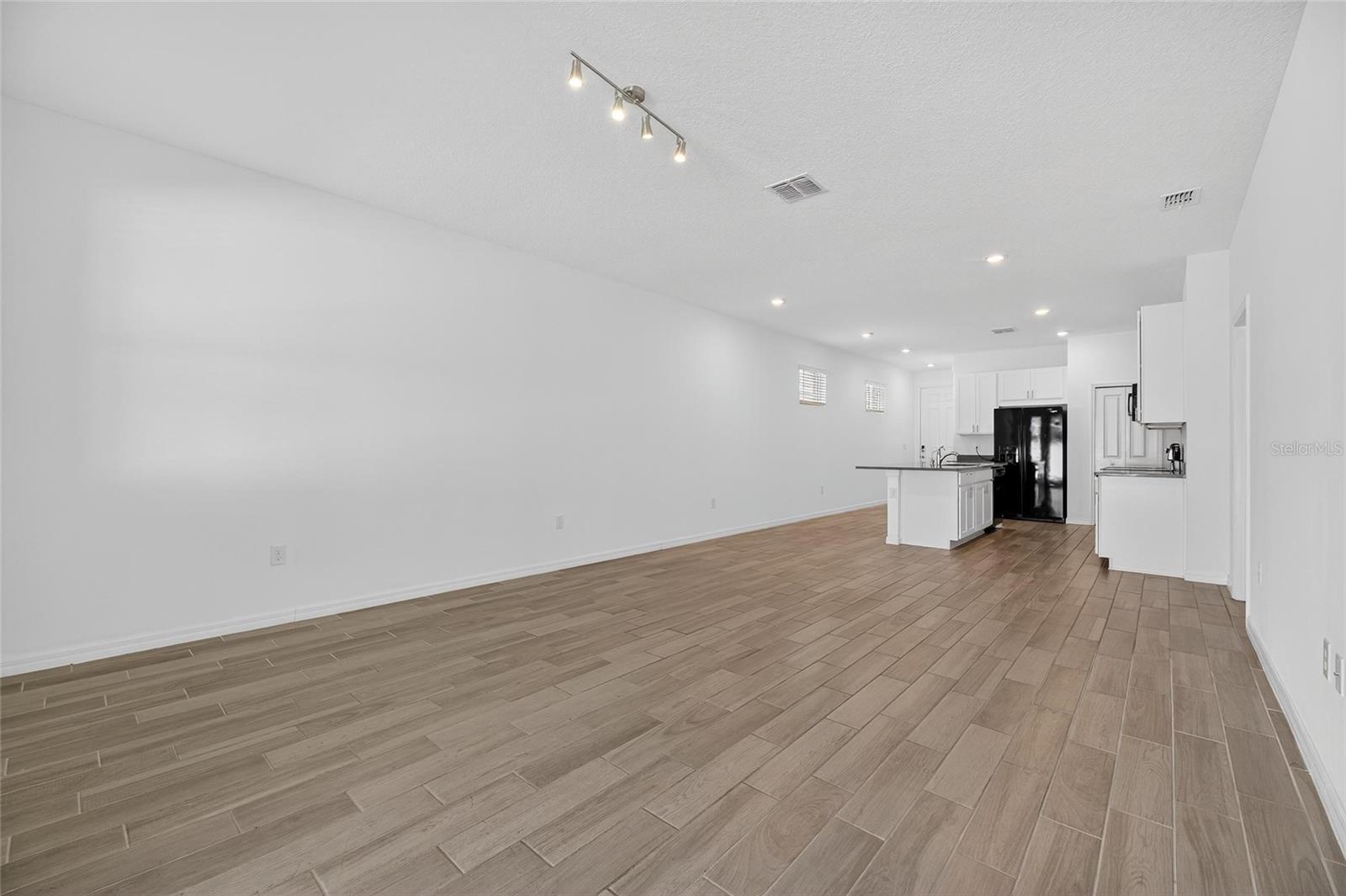 SOUTH FORK S & TR T - Residential Lease