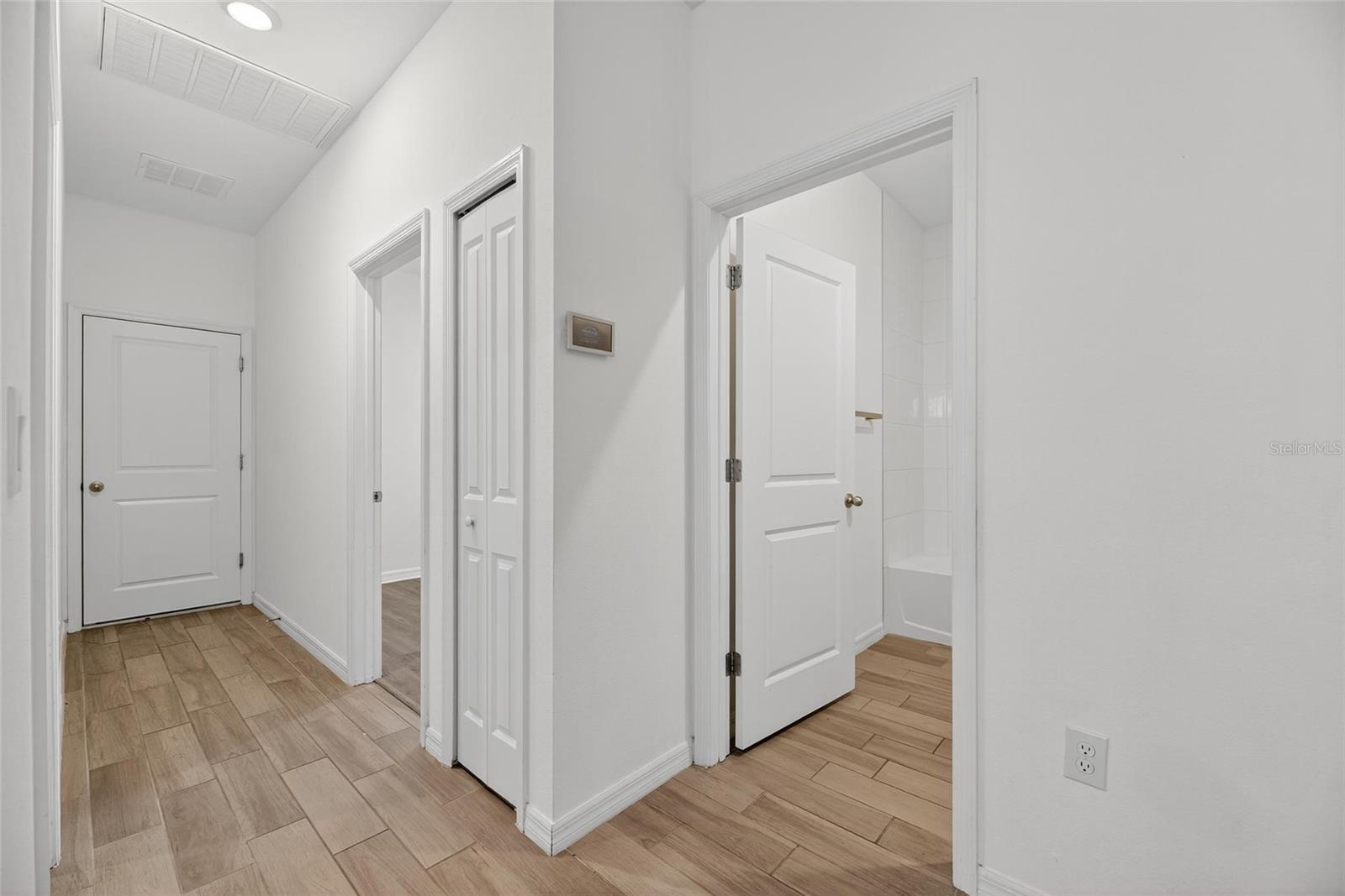 SOUTH FORK S & TR T - Residential Lease