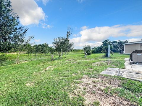 A home in LAKE WALES