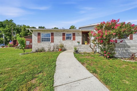 Photo of 10310 Blue Field Ct, Thonotosassa, FL 33592 (MLS # TB8520044)