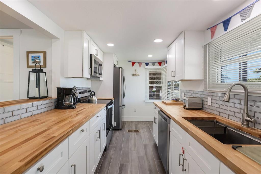 CORTEZ BEACH - Residential