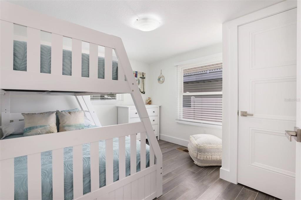 CORTEZ BEACH - Residential