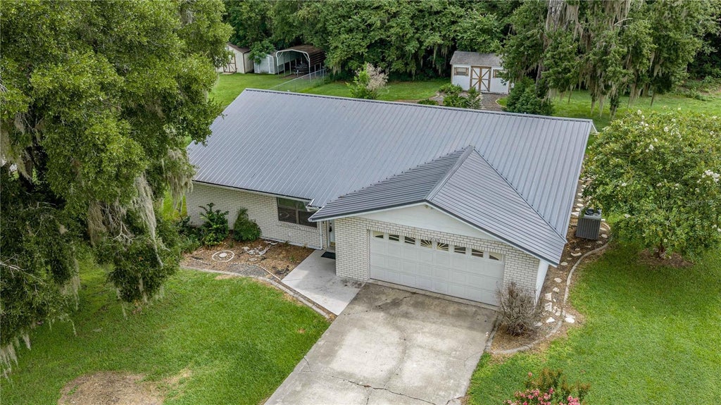 Photo of 12185 SE 61st Court, Belleview, FL 34420 (MLS # G5115701)