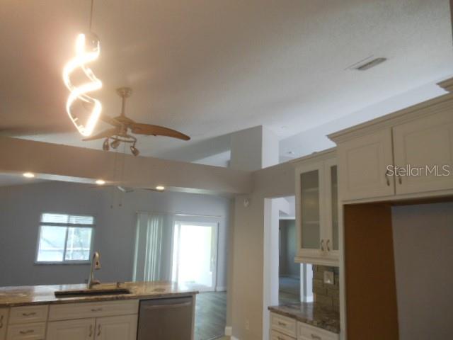 SUMMER LAKES - Residential