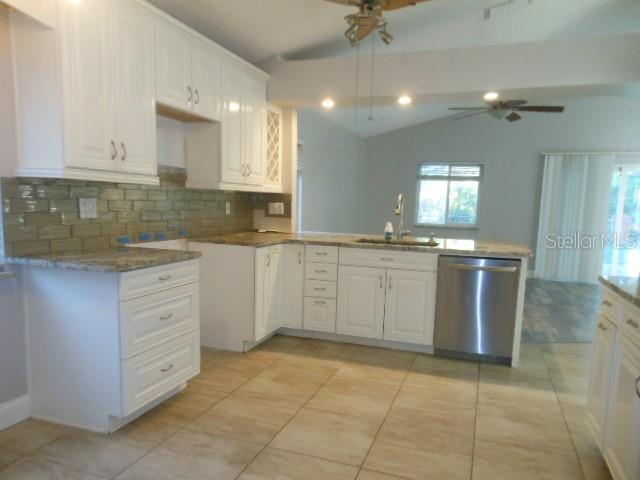 SUMMER LAKES - Residential
