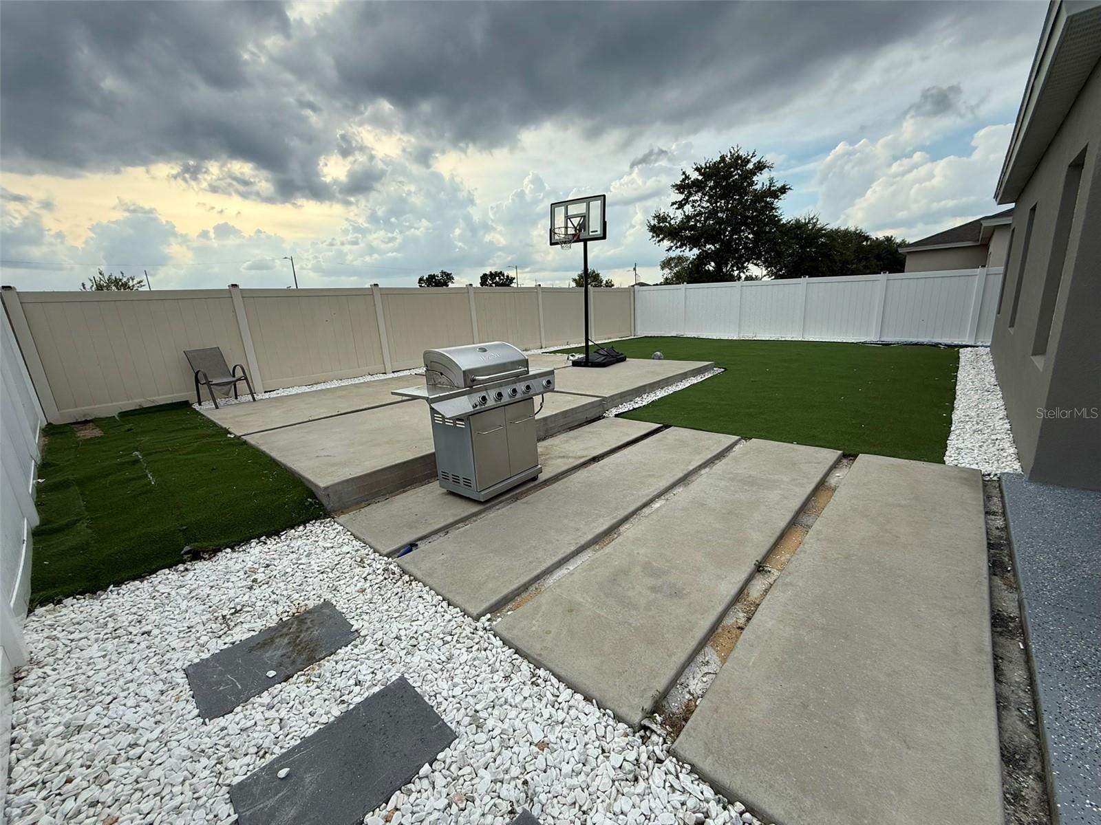 RIDGE/HLND MDWS - Residential Lease