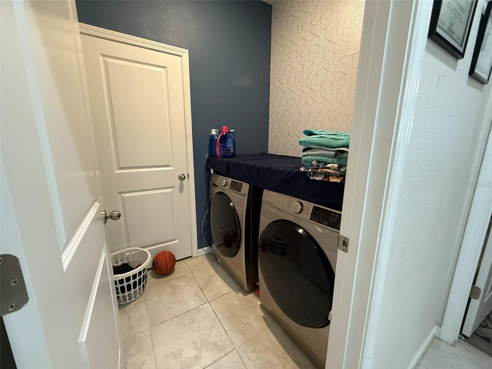 RIDGE/HLND MDWS - Residential Lease