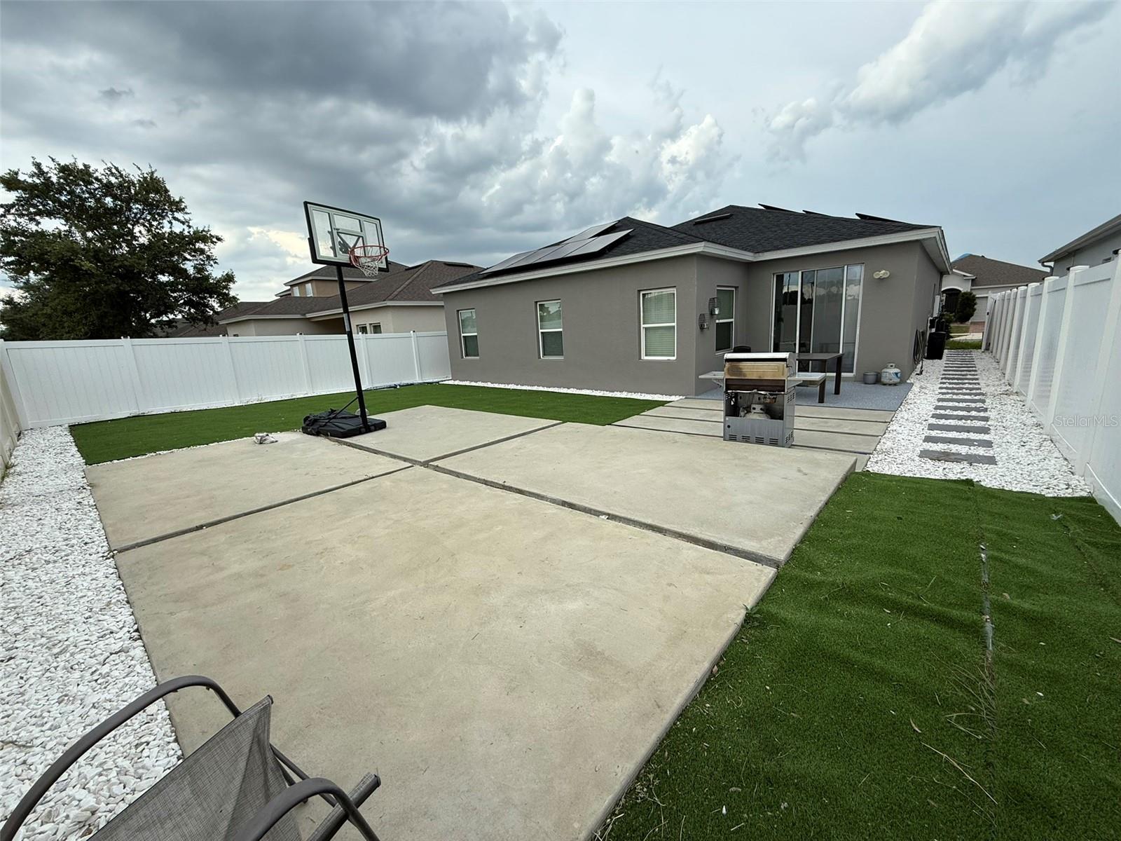 RIDGE/HLND MDWS - Residential Lease