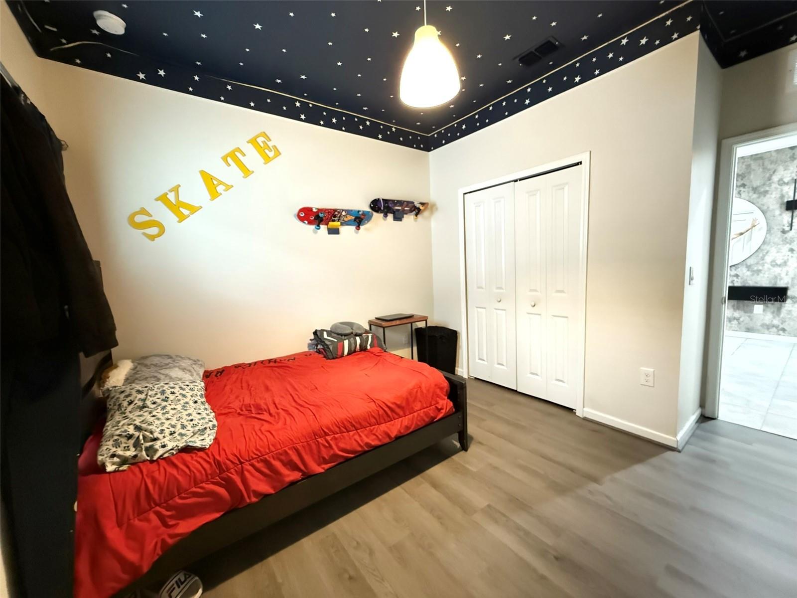 RIDGE/HLND MDWS - Residential Lease