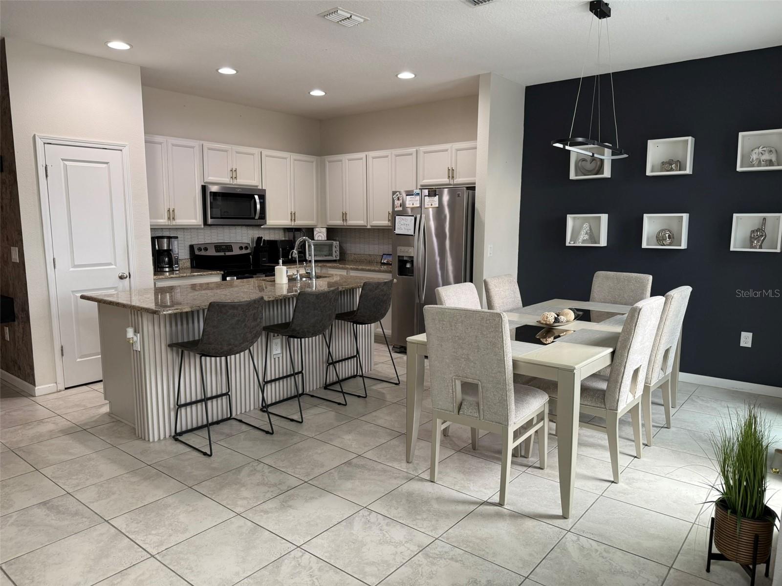 RIDGE/HLND MDWS - Residential Lease