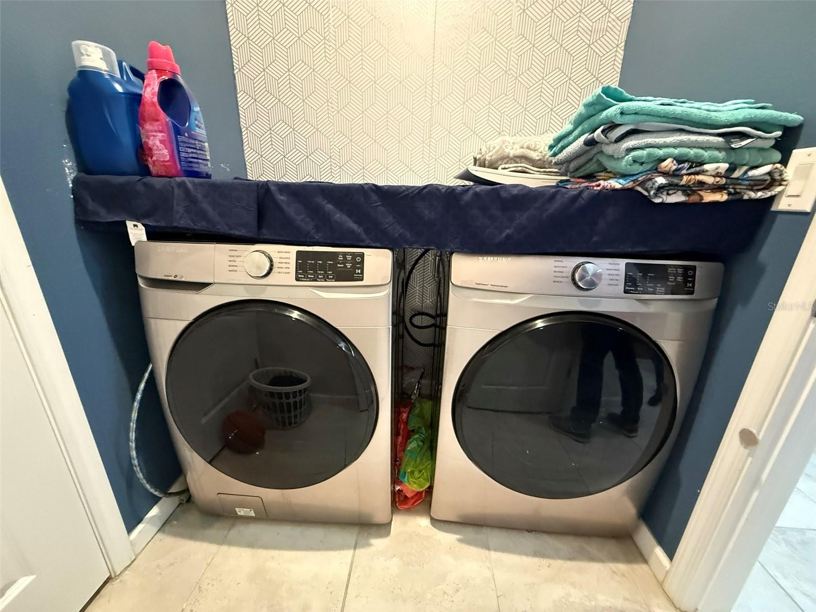 RIDGE/HLND MDWS - Residential Lease